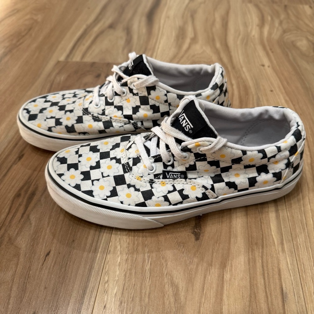 Vans Kids' Black and White Checkered Floral Sneakers Size 4 - Picture 3 of 6